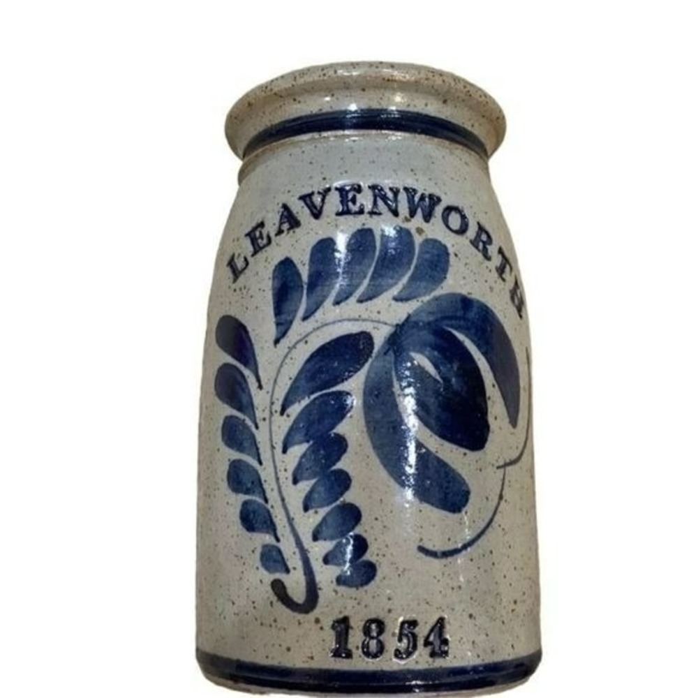 Leavenworth glazed Vase ceramic pottery vase utensil Modern‎ mid-century Vintage